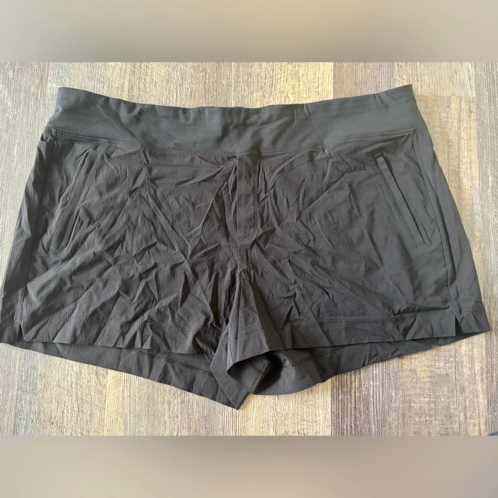Athleta Trekkie North Short Women's Black UPF‎ 50+ Breathable plus size 26